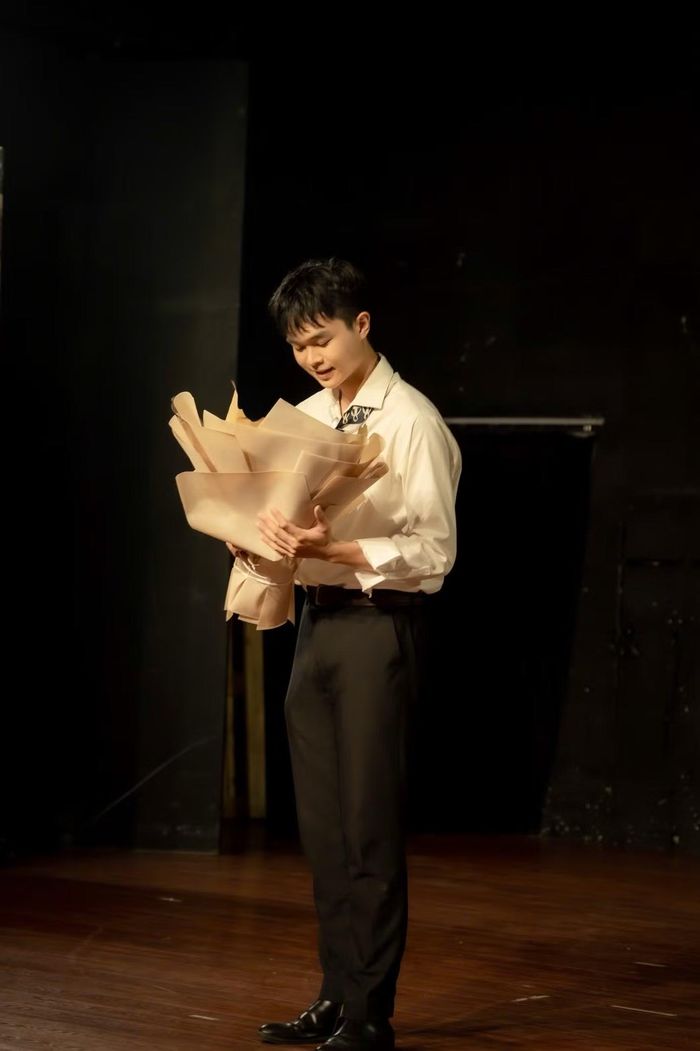 Anh Đức trong vai “Boris” vở kịch "Giông tố" của tác giả Aleksandr Ostrovsky, biểu diễn tại trường.