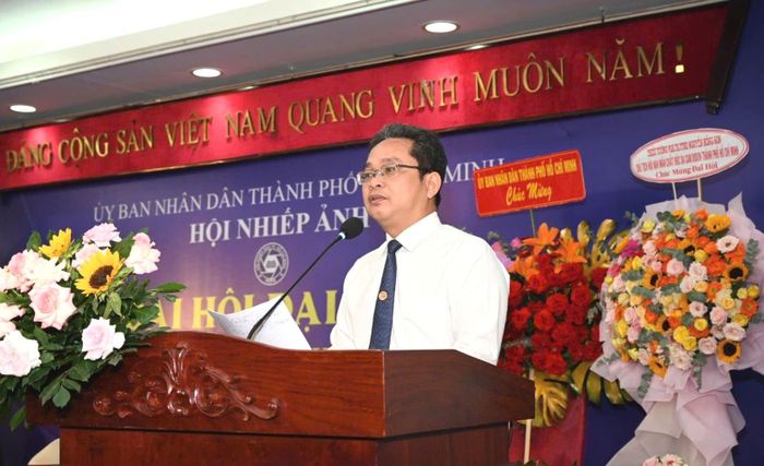  Đồng chí Phạm Minh Tuấn, Phó Chủ tịch Ủy ban MTTQ Việt Nam TPHCM phát biểu chỉ đạo tại Đại hội. Ảnh: QUỐC THANH 