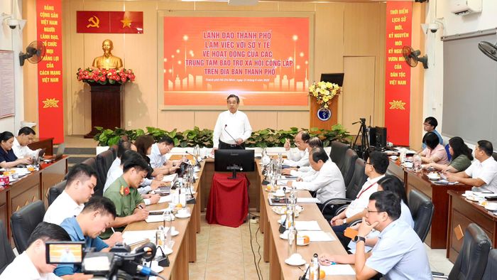 Đồng chí Nguyễn Phước Lộc, Ủy viên Trung ương Đảng, Phó Bí thư Thành ủy, Chủ tịch Ủy ban MTTQ Việt Nam TPHCM phát biểu tại buổi làm việc Ảnh: HOÀNG HÙNG