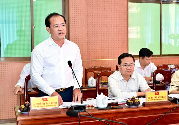  Phó Bí thư Đảng ủy UBND TPHCM Huỳnh Tân Định phát biểu. Ảnh: VĂN MINH 