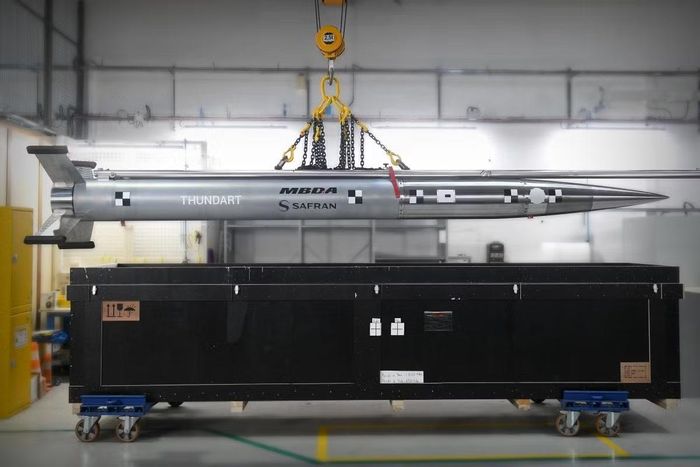 Các quốc gia châu Âu khác khi đặt mua hệ thống phóng mới thường phải chờ từ hai đến bốn năm để nhận hàng. Điều này cho thấy khung thời gian giao hàng Thundart của MBDA và Safran là hợp lý, nhất là khi phải xây dựng dây chuyền sản xuất mới.