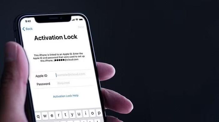 Bên cạnh đó, việc kiểm tra tài khoản iCloud, số IMEI và ưu tiên lựa chọn các cửa hàng uy tín có chế độ bảo hành minh bạch cũng là yếu tố quan trọng giúp người dùng hạn chế rủi ro, từ đó sở hữu được một chiếc iPhone cũ chất lượng với mức giá hợp lý và trải nghiệm sử dụng không thua kém quá nhiều so với các mẫu máy mới trên thị trường.