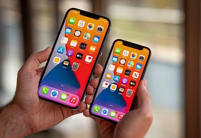 Tuy nhiên, các chuyên gia công nghệ cho rằng việc lựa chọn iPhone cũ không chỉ dựa vào cấu hình hay giá bán mà còn phụ thuộc vào tình trạng thực tế của thiết bị, bởi một chiếc máy có ngoại hình đẹp nhưng từng sửa chữa nhiều lần hoặc thay linh kiện kém chất lượng có thể phát sinh hàng loạt vấn đề trong quá trình sử dụng.