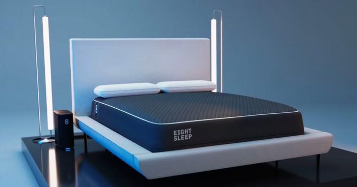 Theo nhà sản xuất, hệ thống cảm biến trên Eight Sleep có thể liên tục theo dõi nhiệt độ cơ thể trong đêm và điều chỉnh nhiệt độ bề mặt nệm phù hợp với từng giai đoạn ngủ, từ đó góp phần kéo dài thời gian ngủ sâu lên tới 34%, yếu tố được xem là cực kỳ quan trọng đối với quá trình phục hồi thể chất và tinh thần.