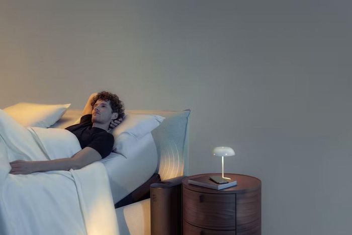 Dù chưa có bằng chứng cho thấy Eight Sleep là nguyên nhân trực tiếp giúp Factory phát triển từ 30 lên hơn 120 nhân viên, câu chuyện của CEO Matan Grinberg vẫn cho thấy một xu hướng quản trị nhân sự mới trong nền kinh tế tri thức, nơi giấc ngủ chất lượng đang được xem như một khoản đầu tư chiến lược không kém bất kỳ công nghệ hay công cụ làm việc hiện đại nào.s