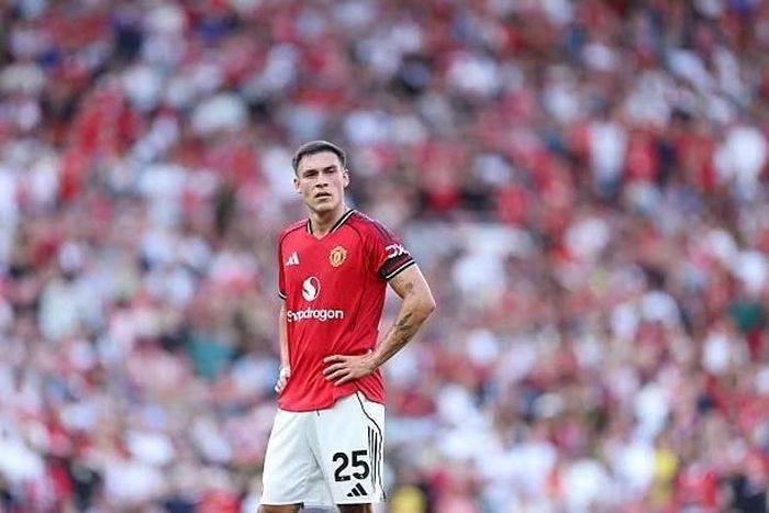 Mùa trước, Ugarte chỉ có 8 lần đá chính ở Premier League và không để lại bất kỳ một dấu ấn nào.