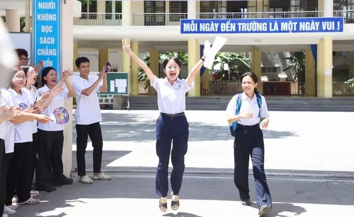 Thí sinh tham dự Kỳ thi tuyển sinh vào lớp 10 THPT công lập năm học 2026 - 2027 tại điểm thi Trường THPT Trần Phú (Đà Nẵng).