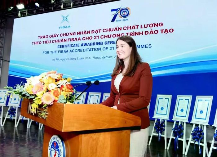 Bà Friderike Odrowski – Quản lý Dự án, Tổ chức kiểm định chất lượng giáo dục quốc tế FIBAA phát biểu.