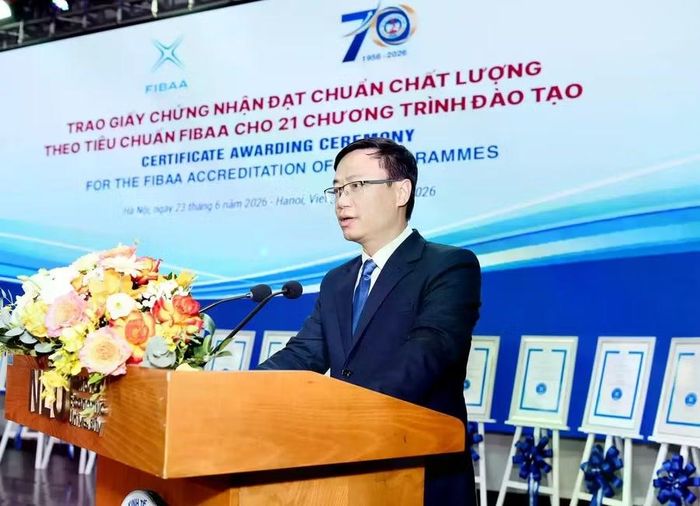 PGS.TS Bùi Đức Thọ – Bí thư Đảng ủy, Giám đốc Đại học Kinh tế Quốc dân phát biểu.