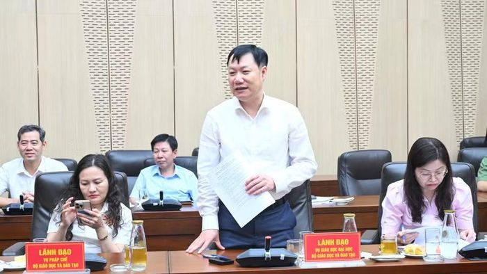 Đại diện lãnh đạo các đơn vị thuộc Bộ GD&ĐT trao đổi tại buổi làm việc.
