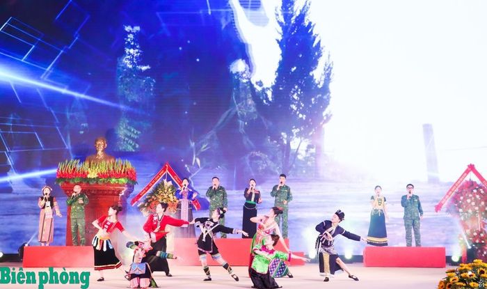 Một tiết mục văn nghệ đặc sắc, đậm đà bản sắc văn hóa dân tộc tại chương trình. Ảnh: Thanh Xuân