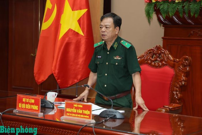 Thiếu tướng Nguyễn Văn Thiện, Phó Tư lệnh Bộ đội Biên phòng, Trưởng đoàn kiểm tra số 1 phát biểu kết luận tại cuộc họp. Ảnh: Xuân Khoa