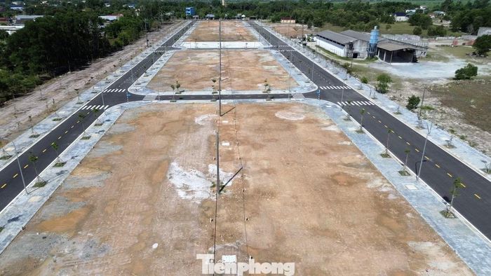  Ông Trần Viết Tú - Phó Giám đốc Ban Quản lý dự án Đầu tư xây dựng khu vực 3, cho biết công trình khu TĐC Phú Đa được thi công hoàn thành phù hợp với thiết kế bản vẽ thi công đã được phê duyệt, tuân thủ các quy chuẩn, tiêu chuẩn xây dựng và quy định nghiệm thu kỹ thuật chuyên ngành hiện hành. 