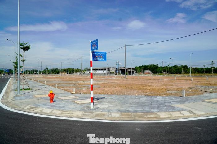  Với hệ thống hạ tầng hoàn chỉnh, công trình sẵn sàng đưa vào sử dụng, đáp ứng nhu cầu tái định cư cho các hộ dân bị ảnh hưởng bởi dự án đường sắt tốc độ cao Bắc - Nam đi qua địa bàn. 
