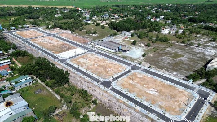  Dự án gồm 3 gói thầu. Trong đó, gói thầu số 12 bao gồm toàn bộ phần xây lắp như san nền, cắm mốc, hệ thống giao thông, thoát nước và bãi đỗ xe rộng hơn 1.000 m2. 