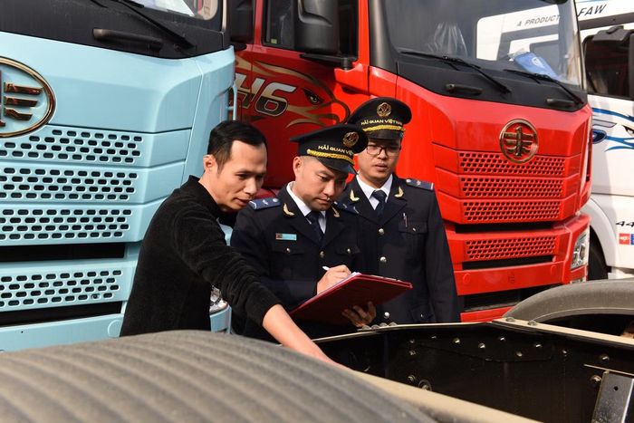 Sau sắp xếp, khối lượng công việc tăng hơn nhiều, song các cán bộ Hải quan đều cố gắng không để ảnh hưởng đến hoạt động xuất nhập khẩu