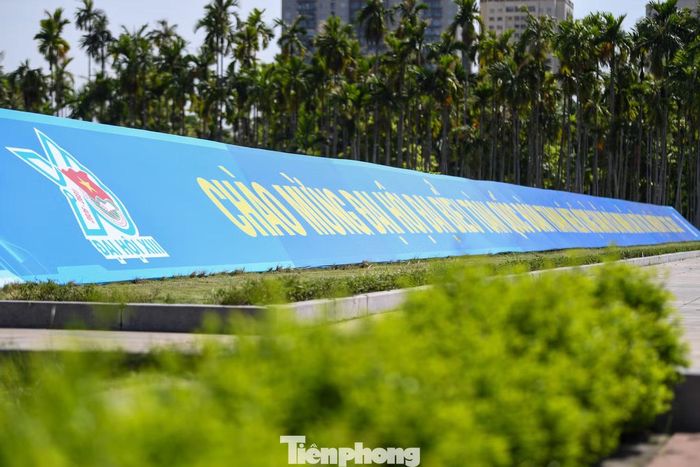 Đại hội đại biểu toàn quốc Đoàn TNCS Hồ Chí Minh lần thứ XIII diễn ra trong hai ngày 24 và 25/6 tại Trung tâm Hội nghị Quốc gia, với sự tham dự của 786 đại biểu đại diện cho hơn 20 triệu đoàn viên, thanh niên Việt Nam trong và ngoài nước.