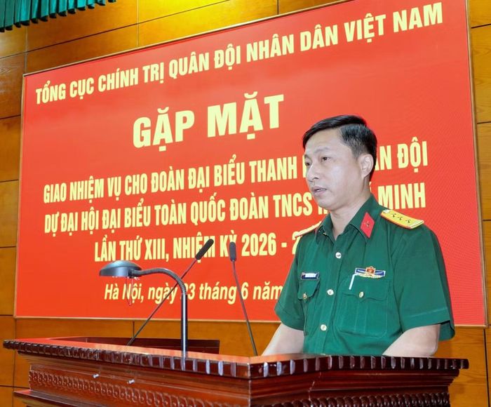 Thượng tá Nguyễn Quang Huy - Ủy viên Thường vụ Trung ương Đoàn, Trưởng Ban TNQĐ, phát biểu giao nhiệm vụ cho đoàn đại biểu Quân đội tham dự Đại hội.