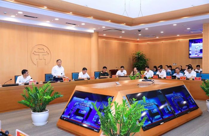 Quang cảnh cuộc họp Ban Tổ chức Hội nghị xúc tiến đầu tư năm 2026 và công bố Quy hoạch tổng thể Thủ đô Hà Nội tầm nhìn 100 năm.