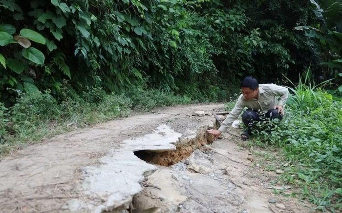 Khu vực xã Tân Tiến thường xuất hiện sạt lở thời gian qua.