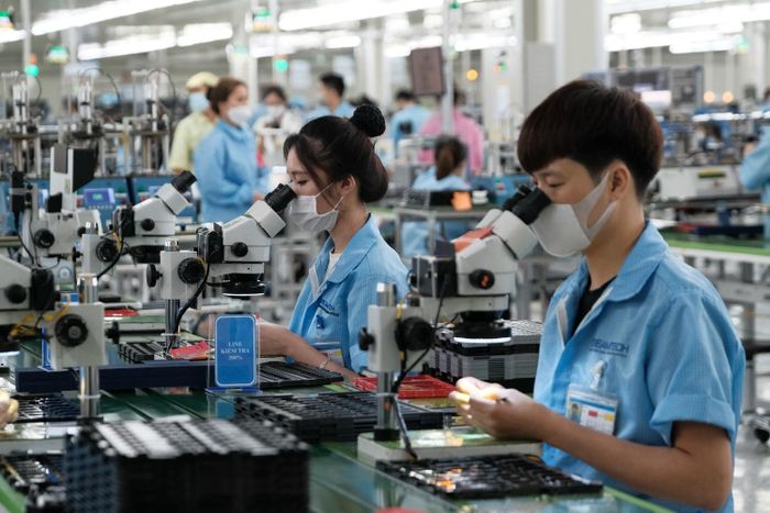 Việc tăng lương không chỉ giúp cải thiện đời sống người lao động mà còn tạo động lực thúc đẩy năng suất lao động, đóng góp vào tăng trưởng kinh tế.