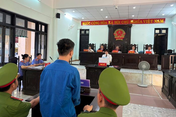 Toàn cảnh phiên tòa.