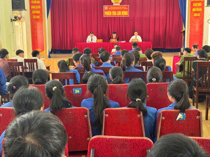 Toàn cảnh phiên tòa.