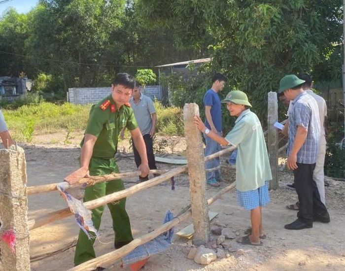 Gia đình ông Q. tự giác tháo dỡ và cam kết không tái phạm.