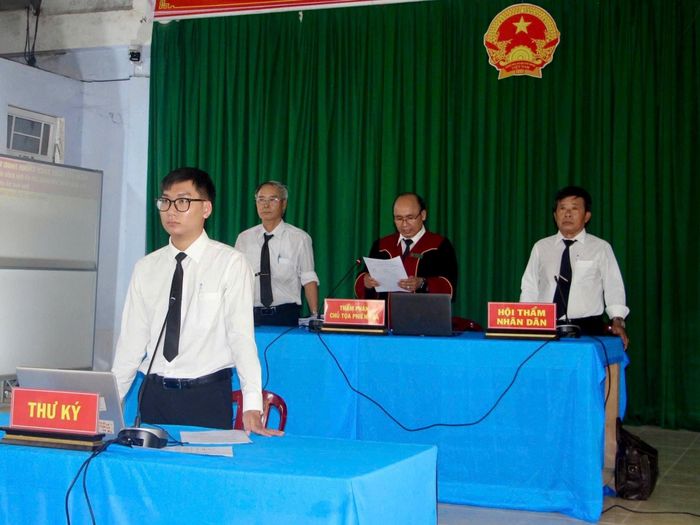 Thẩm phán, Chủ tọa phiên tòa Alăng Ping cho rằng việc xét xử nghiêm minh các tội phạm về ma túy trong Tháng hành động phòng, chống ma túy góp phần nâng cao hiệu quả tuyên truyền, phòng ngừa tội phạm.