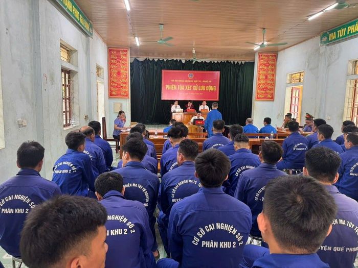 Quang cảnh phiên xét xử.