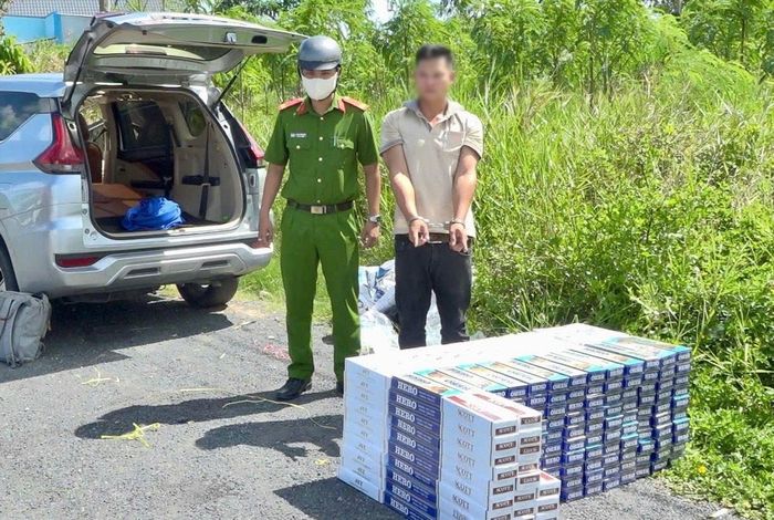 Đối tượng cùng tang vật vụ việc.