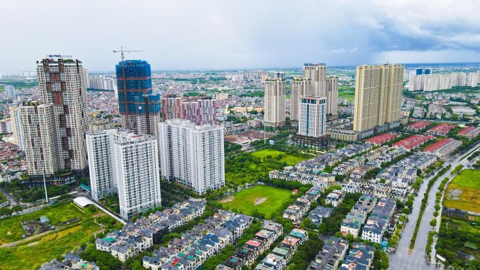 Nhiều chủ đầu tư đặt tên dự án thương mại bằng tiếng nước ngoài. Ảnh: Thạch Thảo