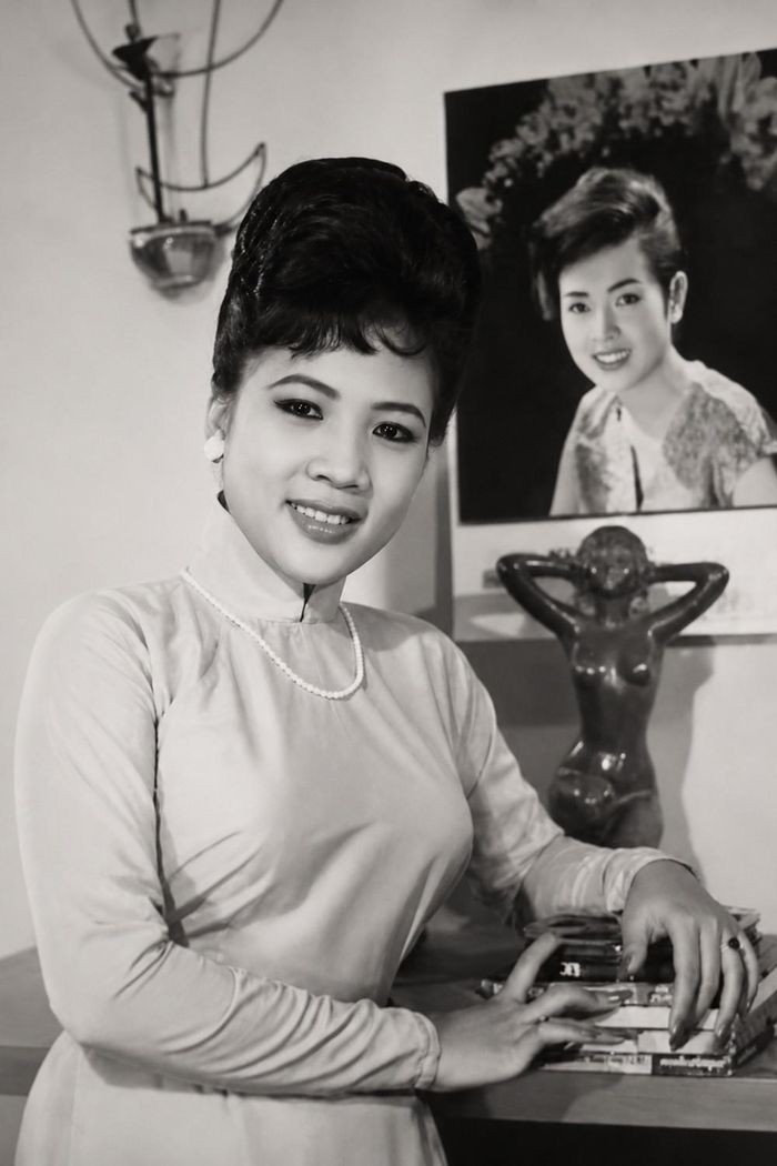 Năm 2009, hai mẹ con thực hiện liveshow Bước chân hai thế hệ, mở đầu cho thương hiệu nghệ thuật gắn bó với khán giả đến tận ngày nay. Nhiều khán giả nhận xét rằng nếu chỉ nhìn ảnh, khó có thể tin đây là một nghệ sĩ xuất thân từ gia đình nghèo khó, từng trải qua tuổi thơ nhiều vất vả.