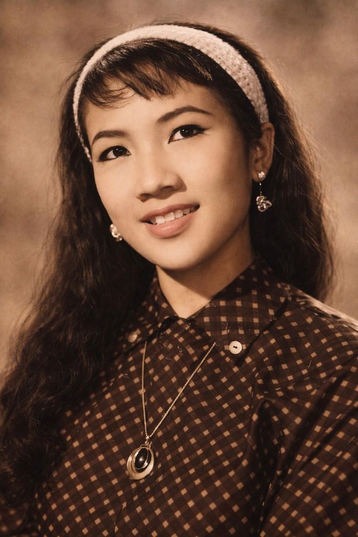 Lệ Thủy sở hữu chất giọng kim pha thổ hiếm có, giàu cảm xúc và có độ ngân vang đặc biệt. Báo chí Sài Gòn trước năm 1975 từng gọi bà là "giọng ca chuông ngân". Chính chất giọng riêng biệt ấy đã tạo nên thương hiệu nghệ thuật Lệ Thủy suốt nhiều thập niên.
