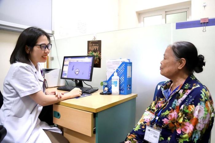Theo bà T. tuân thủ tái khám cũng là cách tốt nhất phát hiện sớm nguy cơ tái phát. Ảnh: T.H.