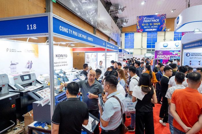  Khu vực trưng bày công nghệ in ấn và bao bì thu hút đông đảo khách tham quan chuyên ngành.