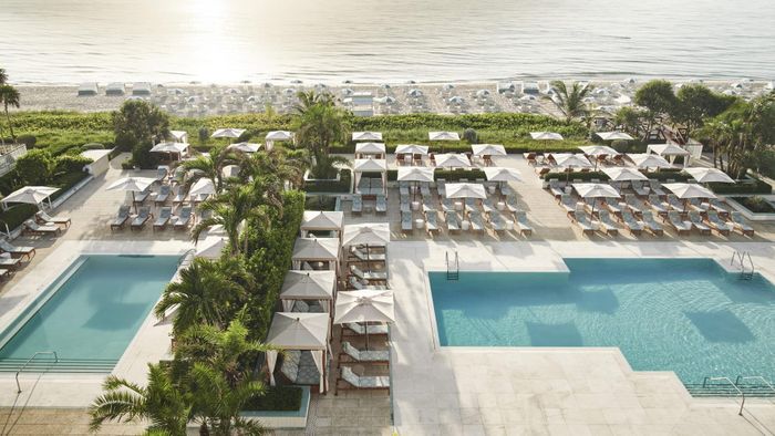 Khu nghỉ dưỡng cao cấp ven biển Four Seasons Resort Palm Beach. Ảnh: Agoda