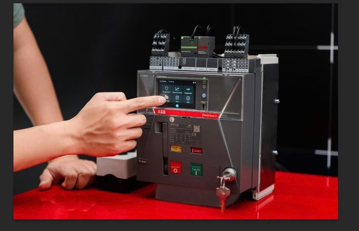 Dòng máy cắt Emax 3 nổi bật với việc thích ứng thông minh, tin cậy và bảo mật.