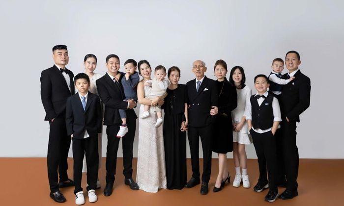 Tấm ảnh đầy đủ các thành viên trong gia đình là mong muốn của bố chồng Như trước khi mất