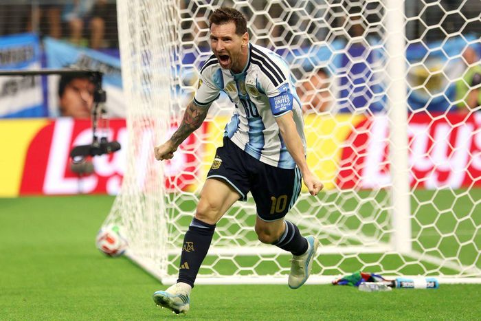 Messi ăn mừng với niềm vui tột độ khi ghi bàn thứ 2 vào lưới Áo. Ảnh: AFA
