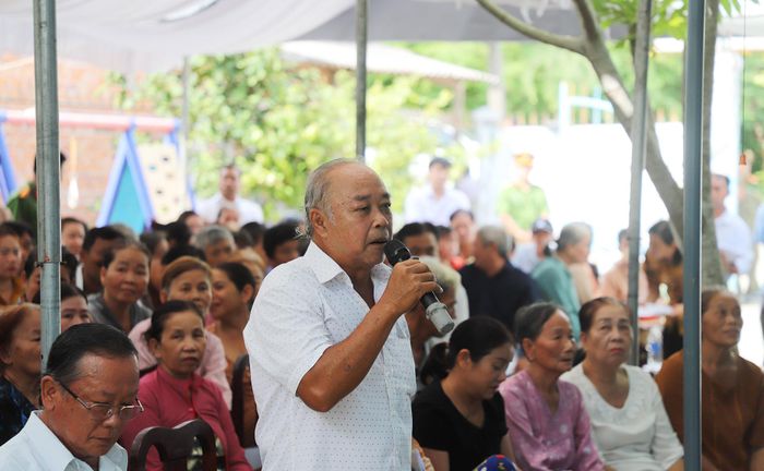 Ông Huỳnh Văn Phối đề nghị nhà đầu tư tuân thủ nghiêm thời gian khai thác chỉ vào ban ngày, đúng phạm vi và độ sâu được cấp phép. Ảnh: H.T