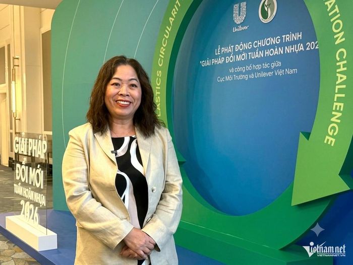 Bà Nguyễn Thị Bích Vân - Tổng Giám đốc Quốc gia Unilever Việt Nam và khu vực Đông Nam Á mở rộng: "Unilever sẽ tiếp tục phối hợp với Cục Môi trường cùng các bên liên quan như các đối tác bán lẻ, nhà sản xuất, cung ứng để xây dựng nội dung truyền thông giáo dục hành vi tiêu dùng đa dạng, phù hợp với nhiều đối tượng khác nhau".