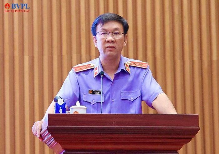  Đồng chí Lê Minh Long, Kiểm sát viên VKSND tối cao, Vụ trưởng Vụ 2, VKSND tối cao trình bày Báo cáo sơ kết 5 năm thực hiện Chỉ thị số 05/2020.