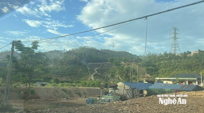 Quang cảnh khu vực rừng xóm Nam Lộc, xã Vạn An đã trở lại yên bình sau khi đám cháy được dập tắt hoàn toàn vào 4h sáng ngày 23/6. Ảnh: Nguyễn Toàn