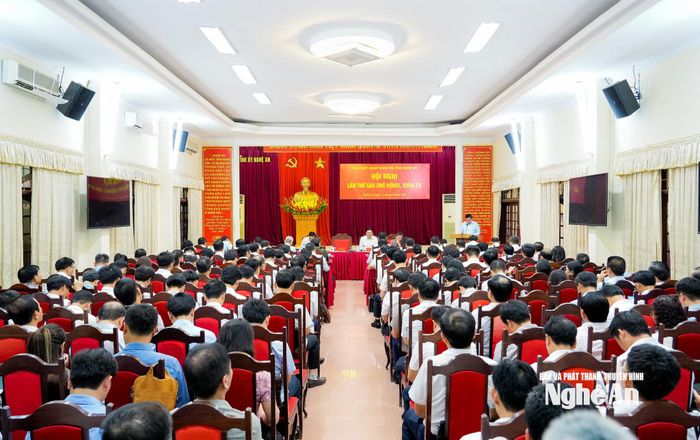 Hội nghị Ban Chấp hành Đảng bộ tỉnh lần thứ 6 mở rộng. Ảnh: Phạm Bằng