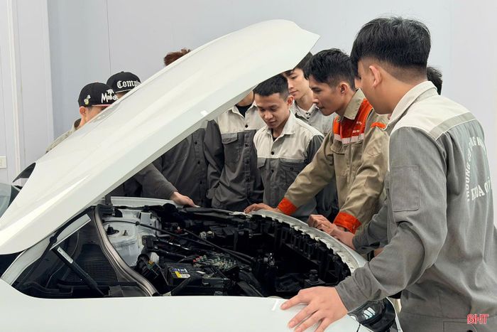 Với lợi thế liên kết đào tạo các ngành nghề phù hợp nhu cầu xã hội, công tác tuyển sinh ở Trường Cao đẳng Công nghệ Hà Tĩnh hết sức thuận lợi.