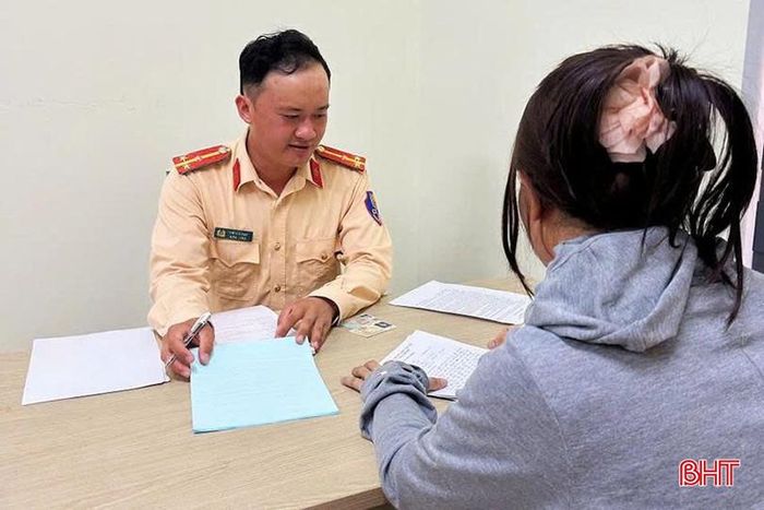 Làm việc với cơ quan chức năng, nữ tài xế thừa nhận hành vi vi phạm.