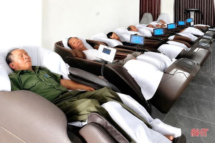 Đại biểu người có công được chăm sóc sức khỏe chu đáo.
