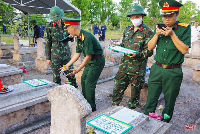 Tại Nghĩa trang Liệt sĩ Thạch Hà, hiện có 9 phần mộ liệt sĩ chưa xác định được danh tính. Trong ngày 23/6, lực lượng chuyên môn đã tiến hành khai quật, thu mẫu sinh phẩm phục vụ giám định ADN theo đúng quy trình kỹ thuật của Bộ Quốc phòng và các quy định liên quan.