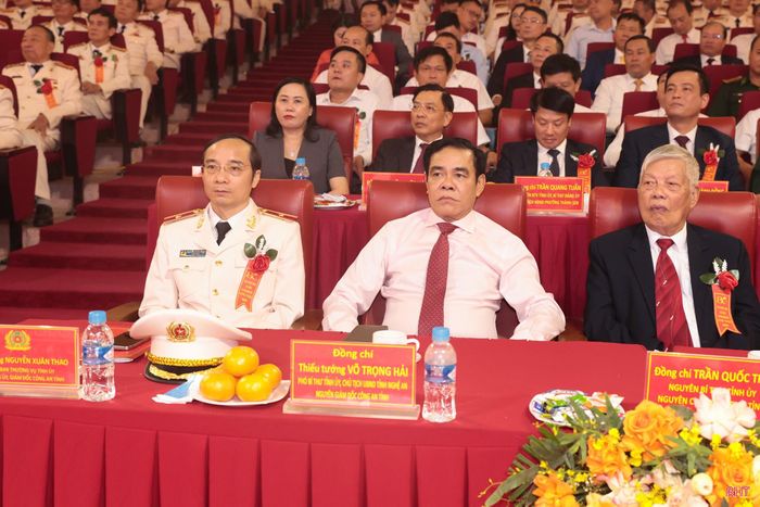 Đồng chí Võ Trọng Hải – Phó Bí thư Tỉnh ủy, Chủ tịch UBND tỉnh Nghệ An và các đại biểu tham dự lễ kỷ niệm.